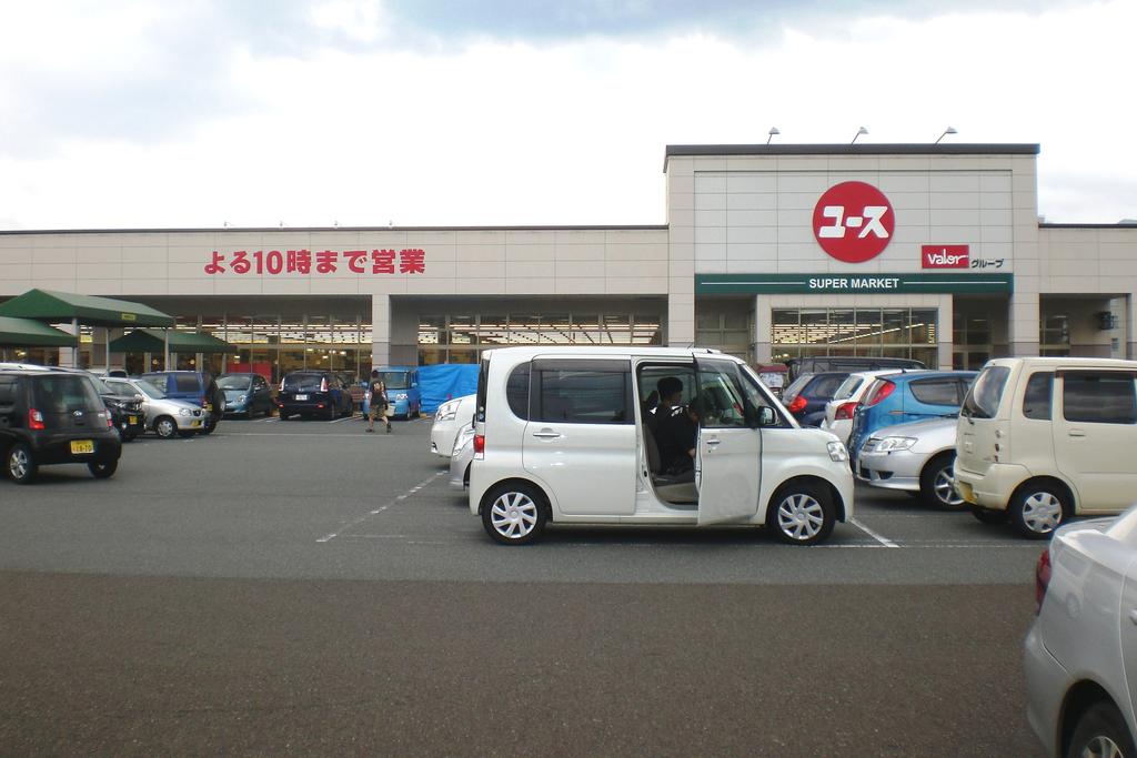 スーパー　バロー敦賀店（スーパー）まで702m