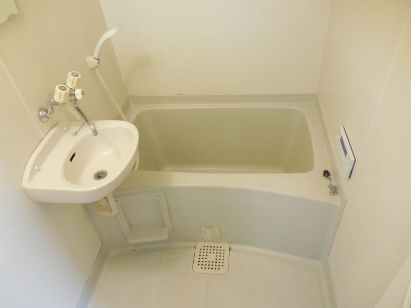 バス・シャワールーム　追焚き機能が付いた経済的なユニットバス