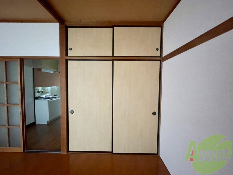 収納　収納はこちらのクローゼットをお使いください。