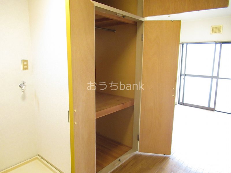 収納　奥行十分の収納スペース