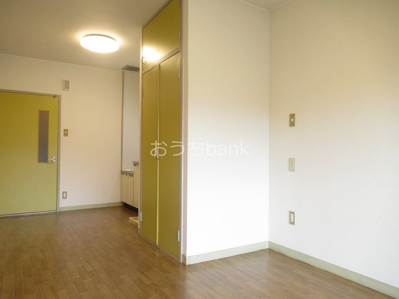 その他　建具の色もかわいいですね。