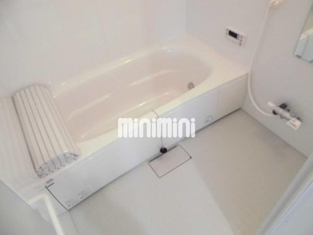 バス・シャワールーム　給湯リモコン付き。