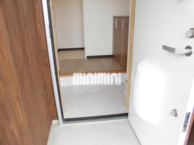 玄関　コンパクトな玄関です。シューズボックス付き。