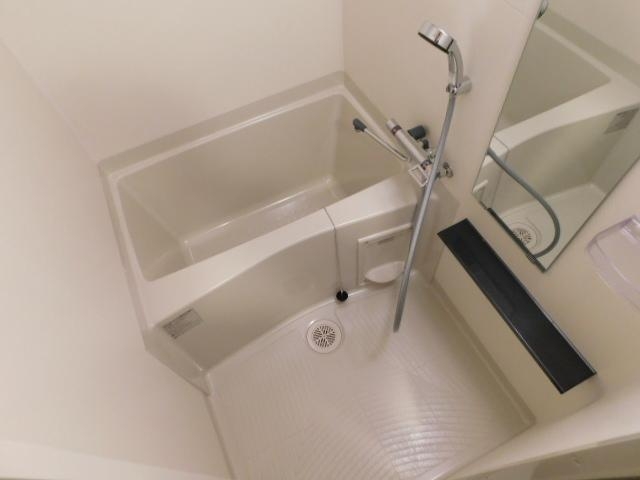 バス・シャワールーム　お湯に浸かって１日の疲れを癒やしてください