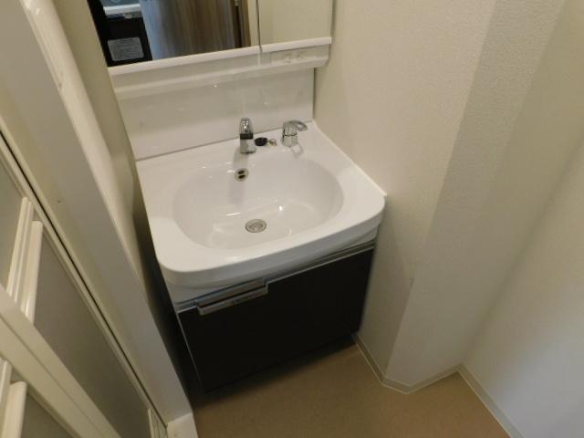 洗面設備　朝の身支度に便利です