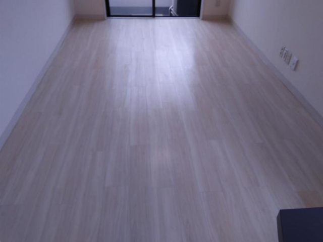 ローズマンションA31番館の居間写真
