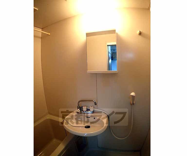 洗面設備　とても綺麗な洗面台です