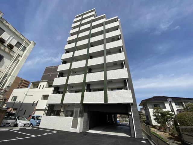 【松山市木屋町のマンションの建物外観】