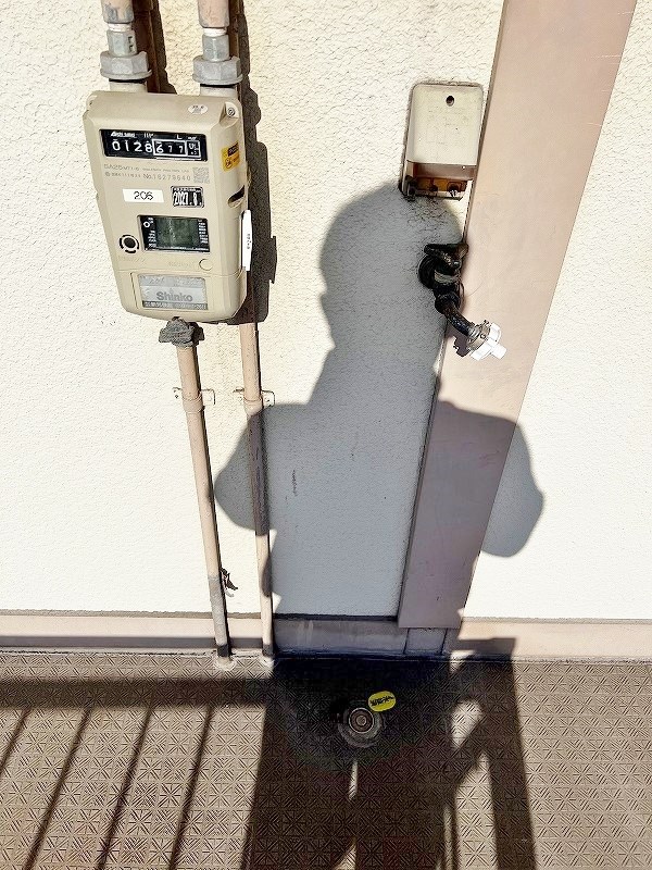 その他　★玄関外洗濯機置場★