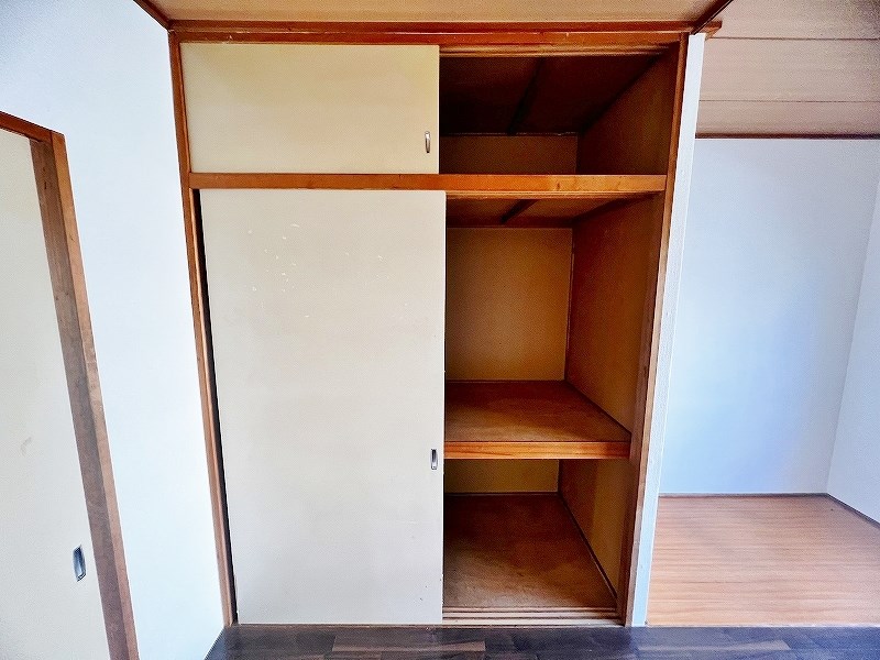 収納　★古臭く感じるかもしれませんがクローゼットより収納力は多いの