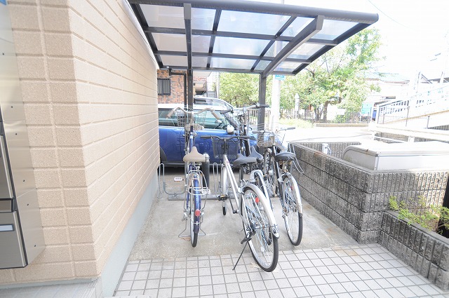 東急田園都市線 溝の口駅 徒歩10分 3階建 築27年の外観写真