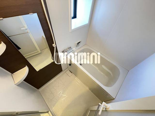 バス・シャワールーム　採光も取れて最高ですね