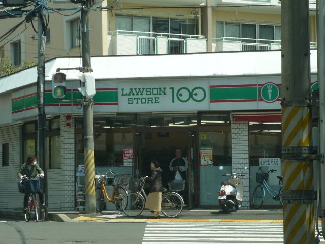 コンビニ　ストア１００（コンビニ）まで200m
