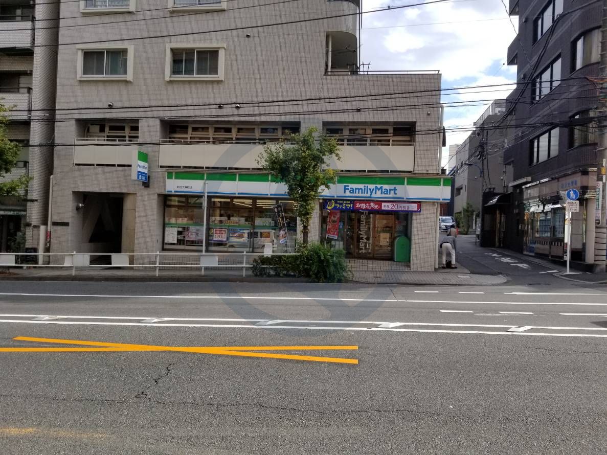 コンビニ　ファミリーマート新宿天神町店（コンビニ）まで130m