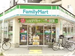 コンビニ　ファミリーマート阪急三国駅西店（コンビニ）まで326m