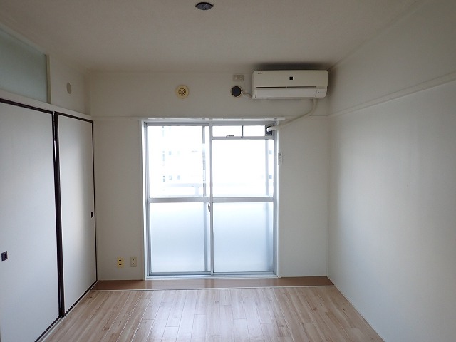 居室・リビング　洋室6帖の南向きのお部屋です