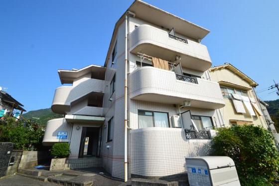 広島市安佐北区可部東のマンションの建物外観