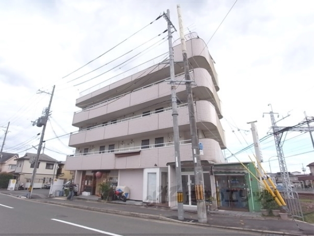 京都市西京区松尾大利町のマンションの建物外観