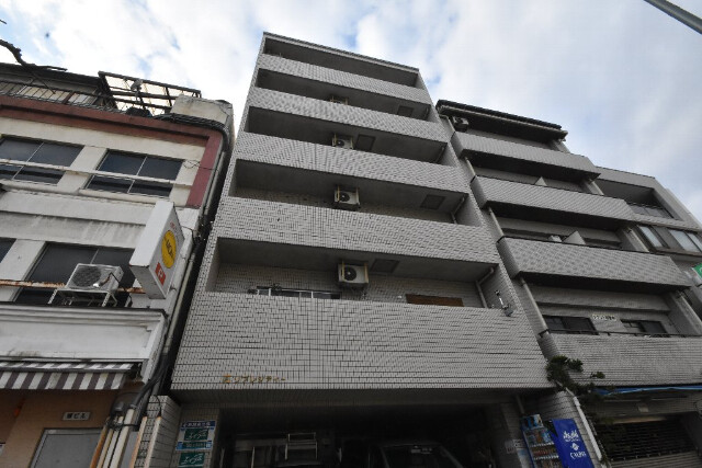 広島市中区南竹屋町のマンションの建物外観