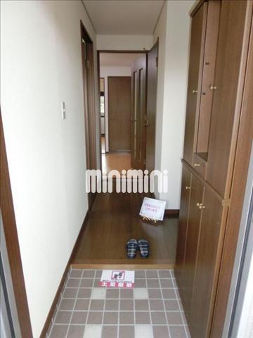 玄関　大きな下駄箱付きの玄関