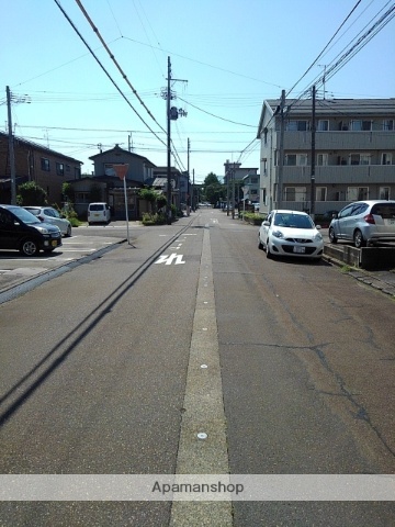 その他　前面道路（その他）まで0m
