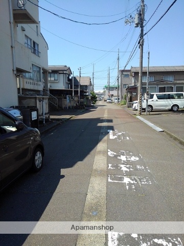その他　前面道路（その他）まで0m