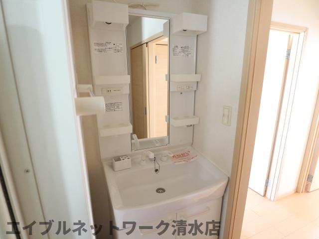 洗面設備　脱衣スペースもあります