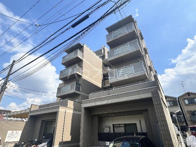 京都市右京区西院清水町のマンションの建物外観