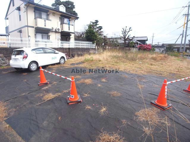 【岐阜市柳津町下佐波のアパートの駐車場】