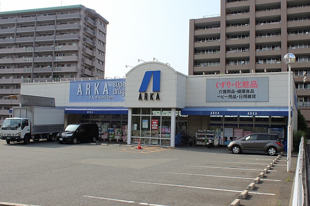 【神戸市垂水区上高丸のマンションのドラックストア】