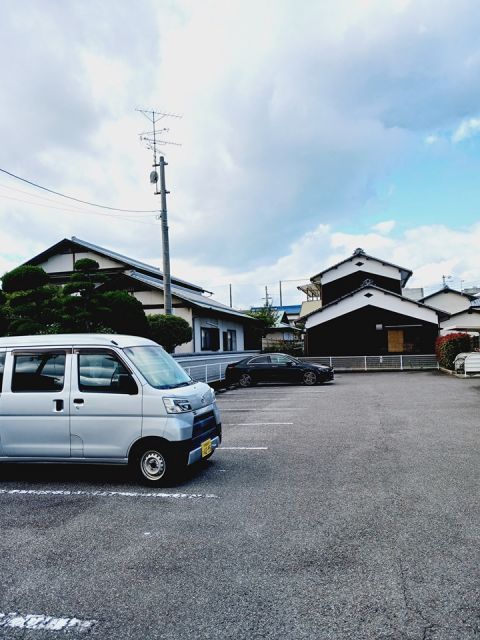 【メゾン・ラフィネＡの駐車場】