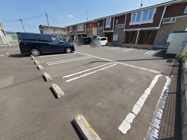 【角田市梶賀のアパートの駐車場】