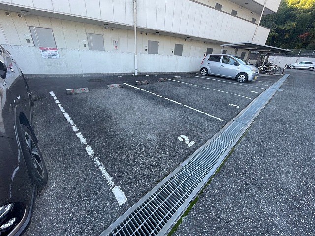 【姫路市城北新町のマンションの駐車場】