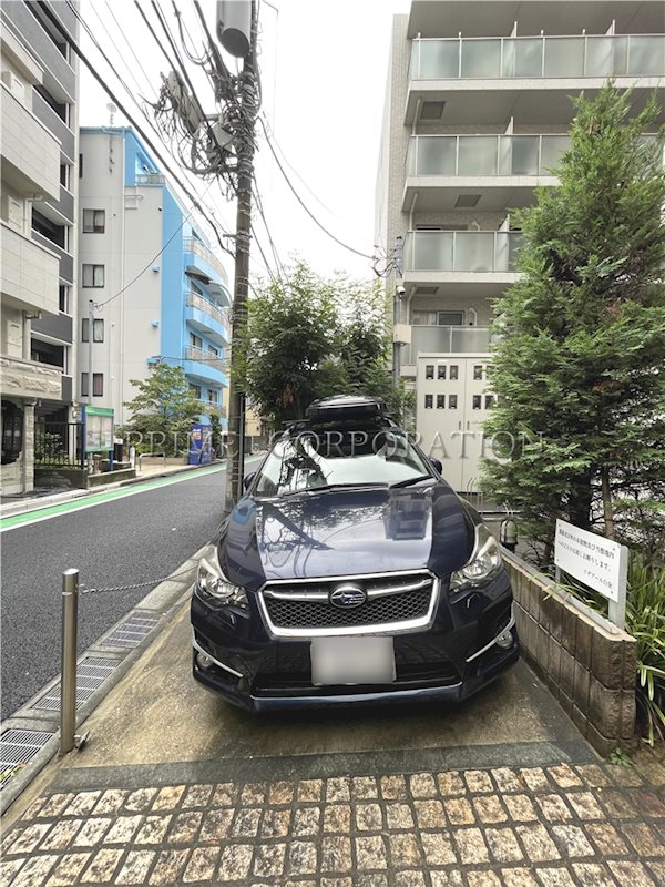 【イデアール白金の駐車場】