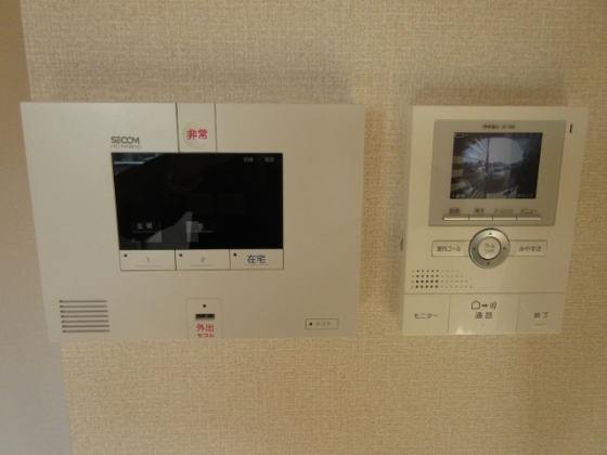 その他設備　シャッター雨戸付き。ＳＥＣＯＭホームセキュリティー標準装備