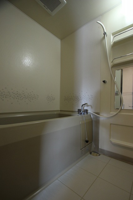 バス・シャワールーム　同物件別号室の写真です。