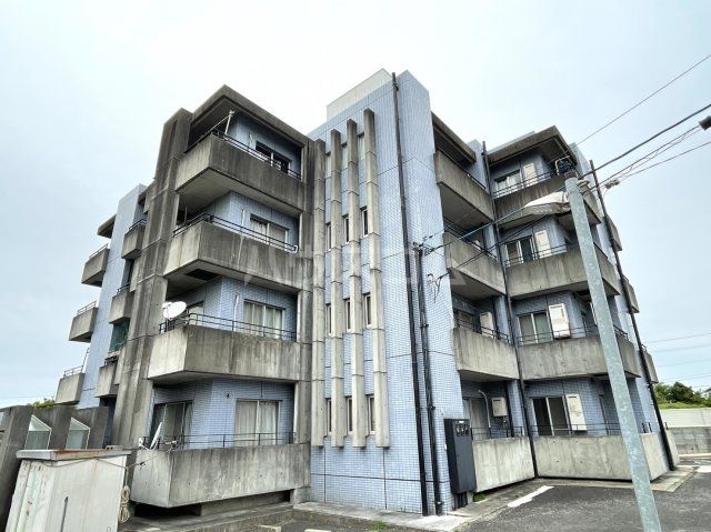 大府市長草町のマンションの建物外観