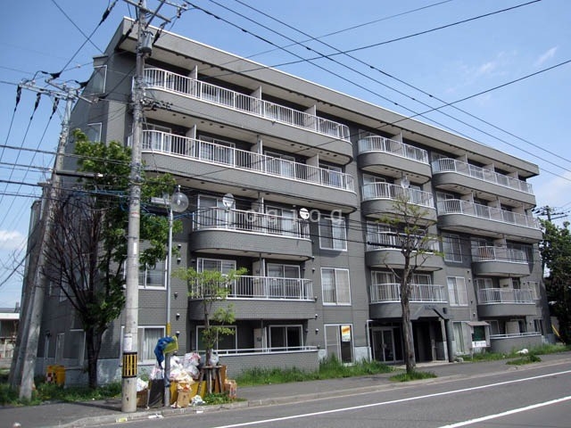 札幌市東区北二十六条東のマンションの建物外観