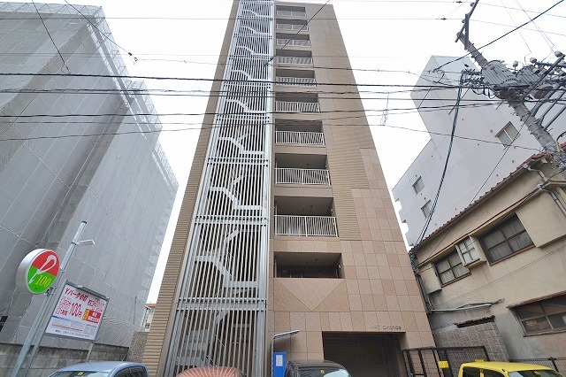 【広島市中区小町のマンションの建物外観】