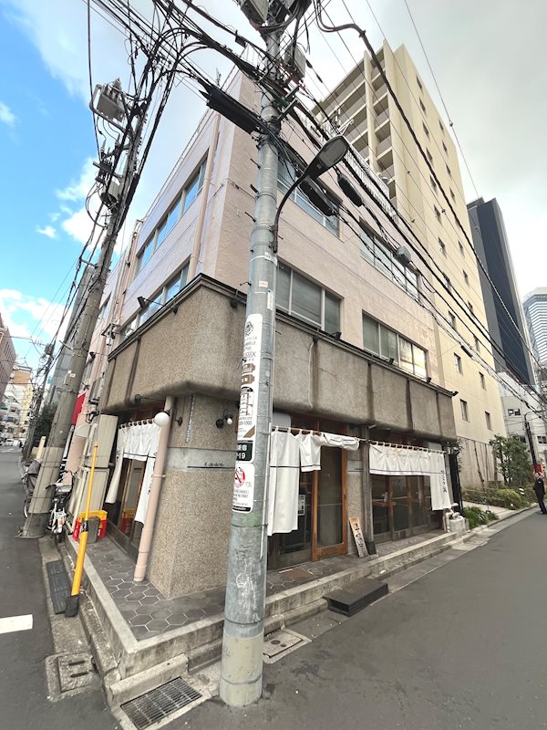 新宿区西新宿のマンションの建物外観