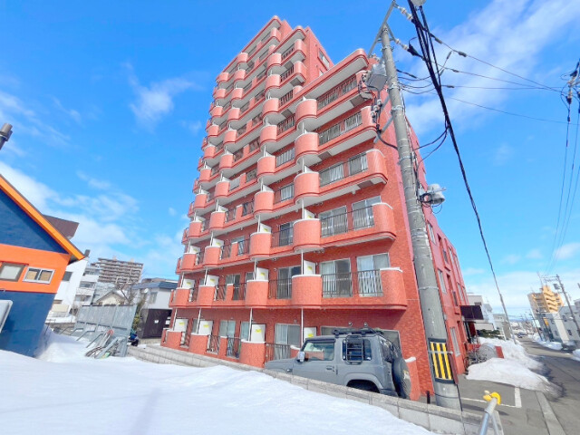 札幌市手稲区手稲本町一条のマンションの建物外観