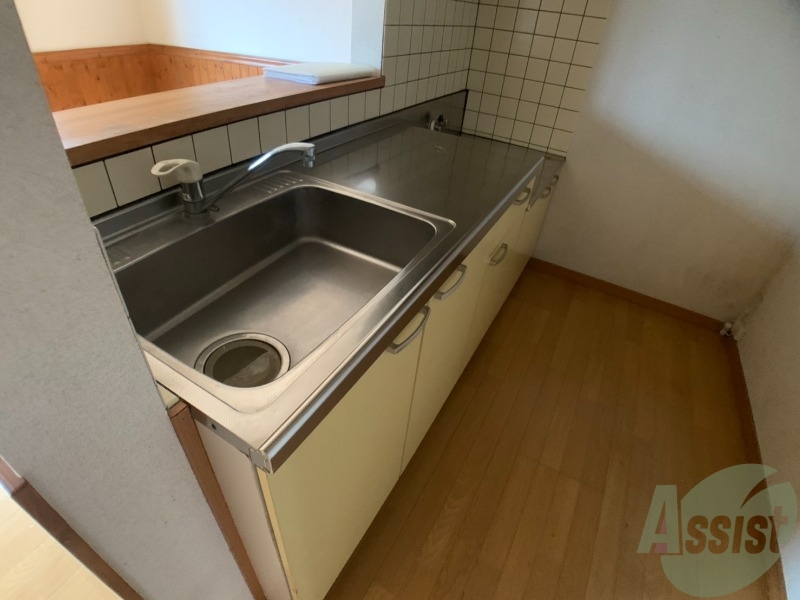 キッチン　キッチンにはお好きなガスコンロを設置して使用してください。