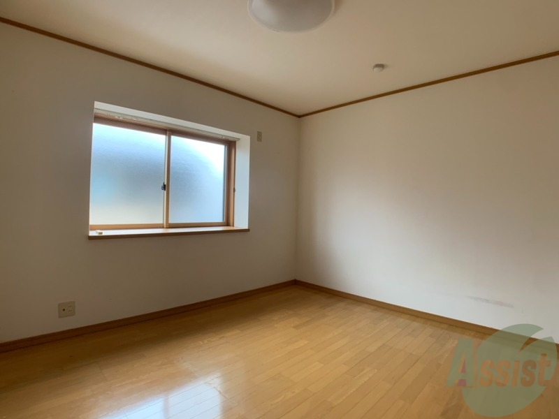 その他部屋・スペース　こちらは寝室としてお使いいただける洋室になります。