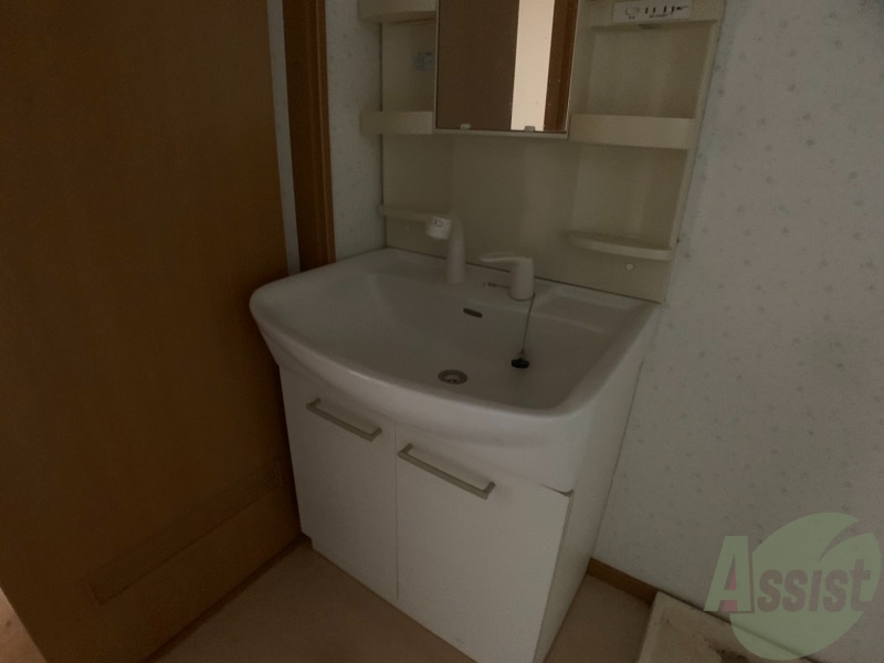 洗面設備　独立した洗面台があるので、朝の身支度はこちらでどうぞ～