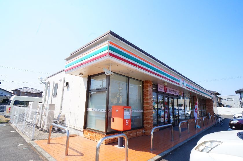 コンビニ　セブンイレブン伊勢崎西部公園前店（コンビニ）まで525m
