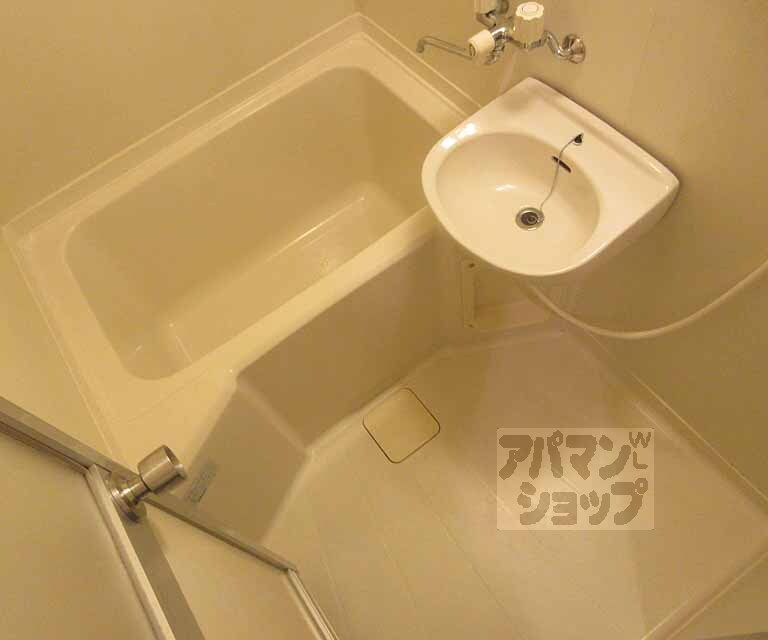 バス・シャワールーム　広くてとっても快適・