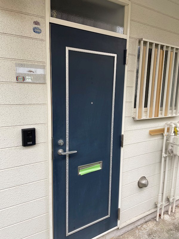 玄関　※101号室の画像です