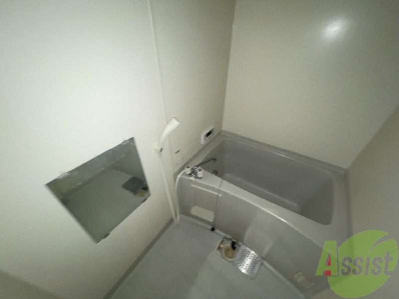 バス・シャワールーム　浴槽付きのお風呂です。１日の疲れを取れますね。