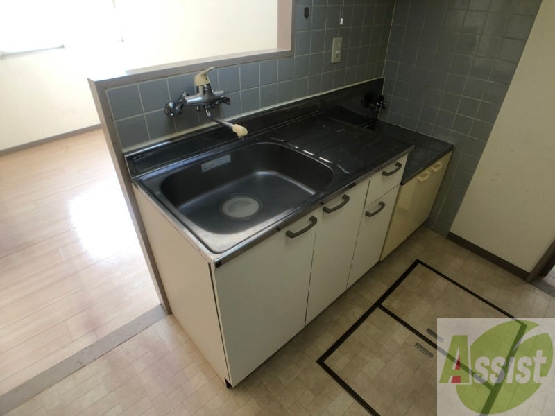 キッチン　シンプルなキッチンです。ガスコンロも設置できる仕様です。