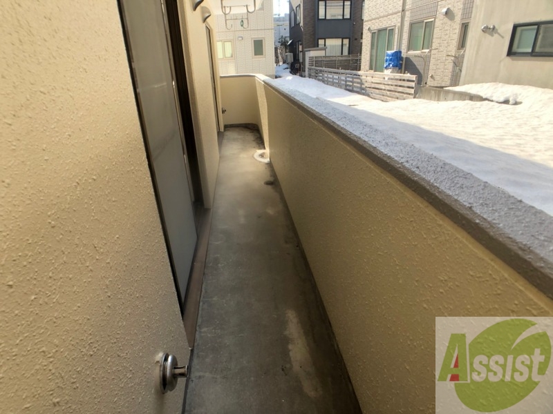 バルコニー　こちらはバルコニー。洗濯物が干せるようになっています。